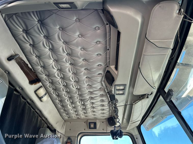 image for item NJ9634 2016 Western Star 5700XE semi truck