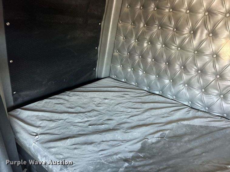 image for item NJ9634 2016 Western Star 5700XE semi truck