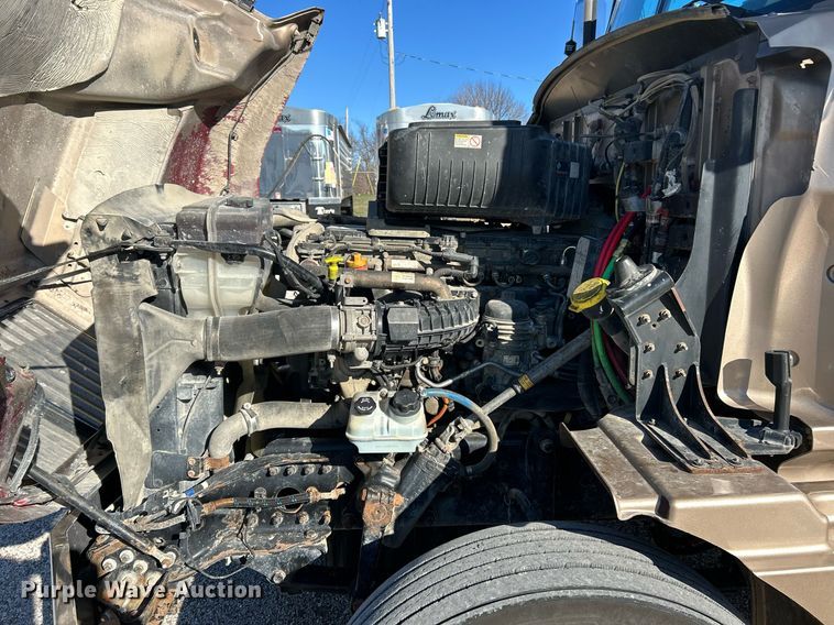 image for item NJ9634 2016 Western Star 5700XE semi truck