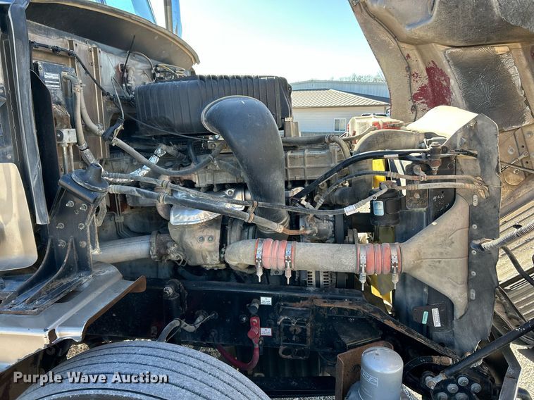 image for item NJ9634 2016 Western Star 5700XE semi truck