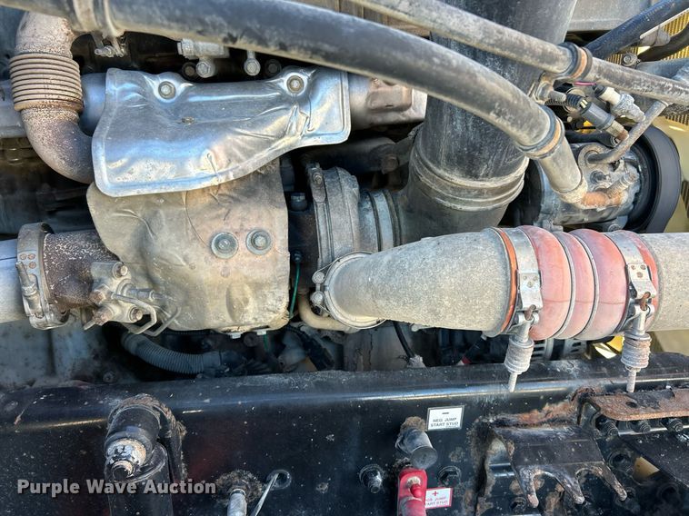 image for item NJ9634 2016 Western Star 5700XE semi truck