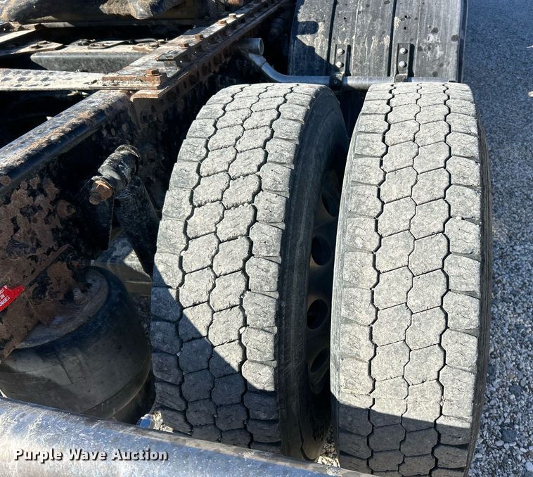 image for item NJ9634 2016 Western Star 5700XE semi truck