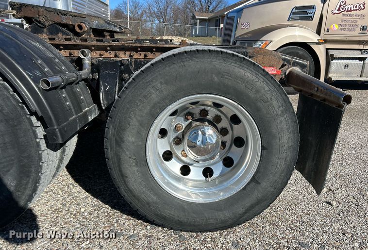 image for item NJ9634 2016 Western Star 5700XE semi truck