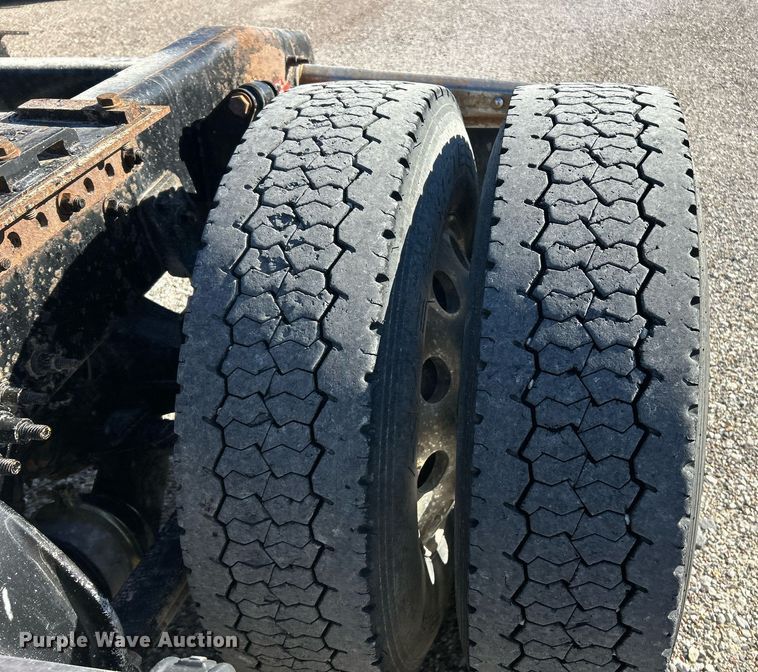 image for item NJ9634 2016 Western Star 5700XE semi truck