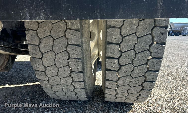 image for item NJ9634 2016 Western Star 5700XE semi truck