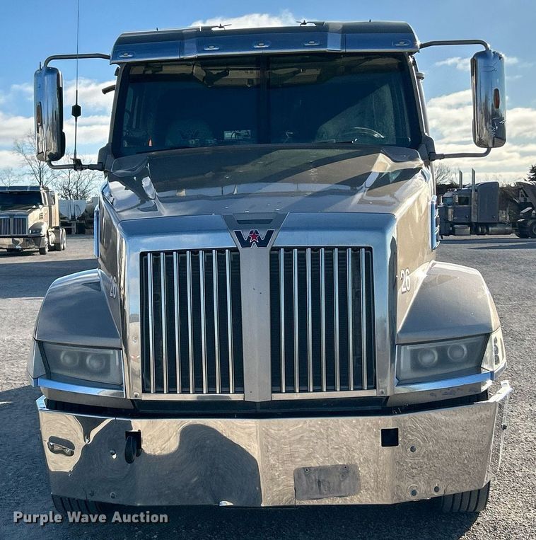 image for item NJ9636 2016 Western Star 5700XE semi truck