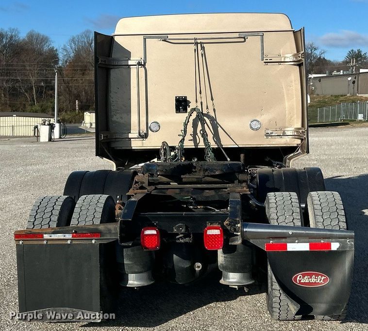 image for item NJ9636 2016 Western Star 5700XE semi truck