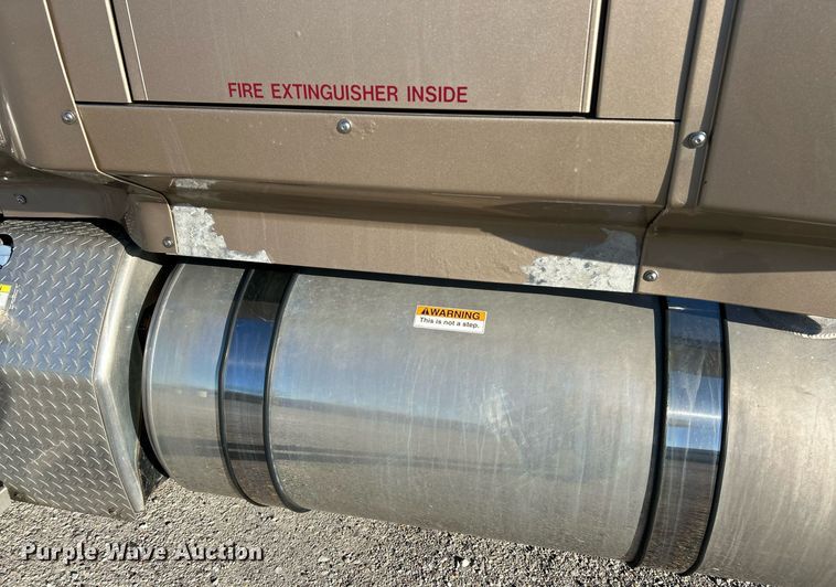 image for item NJ9636 2016 Western Star 5700XE semi truck