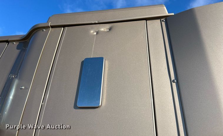 image for item NJ9636 2016 Western Star 5700XE semi truck