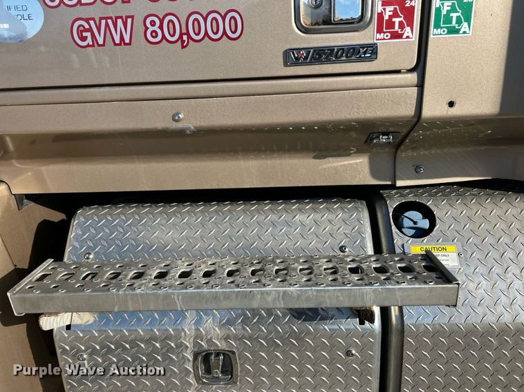 image for item NJ9636 2016 Western Star 5700XE semi truck