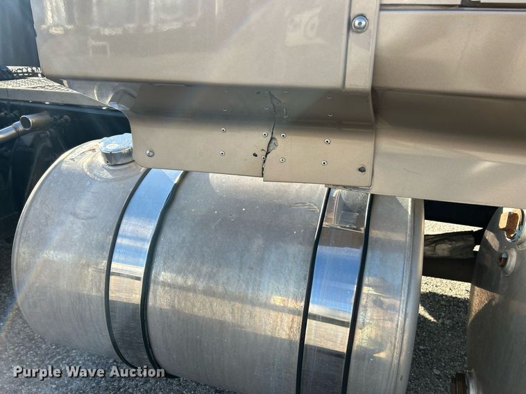 image for item NJ9636 2016 Western Star 5700XE semi truck