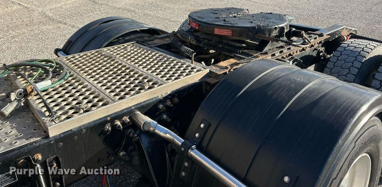 image for item NJ9636 2016 Western Star 5700XE semi truck