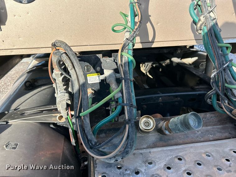 image for item NJ9636 2016 Western Star 5700XE semi truck