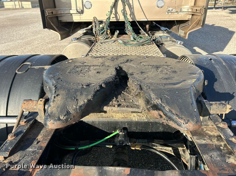 image for item NJ9636 2016 Western Star 5700XE semi truck