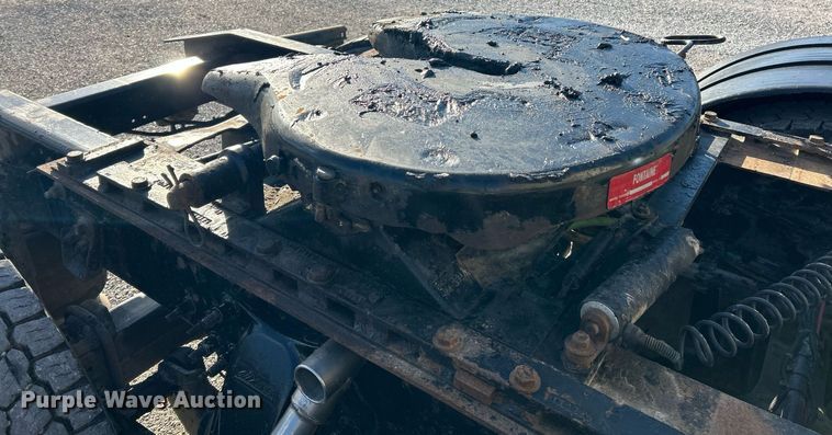 image for item NJ9636 2016 Western Star 5700XE semi truck