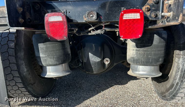 image for item NJ9636 2016 Western Star 5700XE semi truck