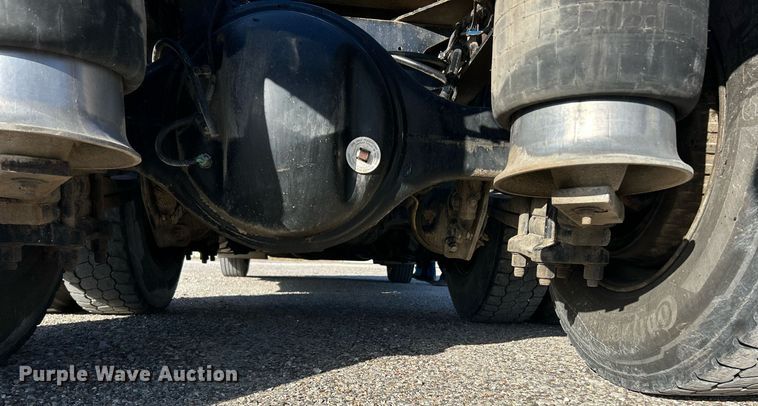 image for item NJ9636 2016 Western Star 5700XE semi truck