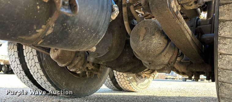 image for item NJ9636 2016 Western Star 5700XE semi truck