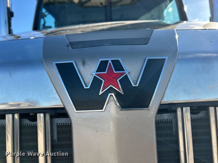 image for item NJ9636 2016 Western Star 5700XE semi truck