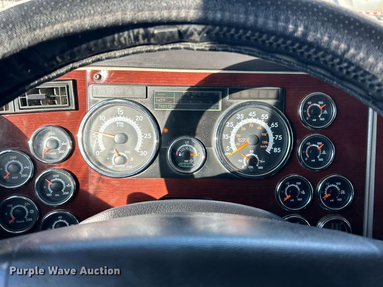 image for item NJ9636 2016 Western Star 5700XE semi truck