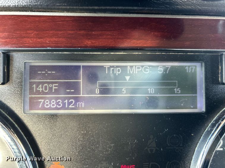 image for item NJ9636 2016 Western Star 5700XE semi truck