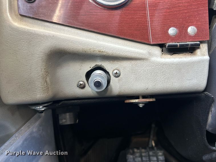 image for item NJ9636 2016 Western Star 5700XE semi truck