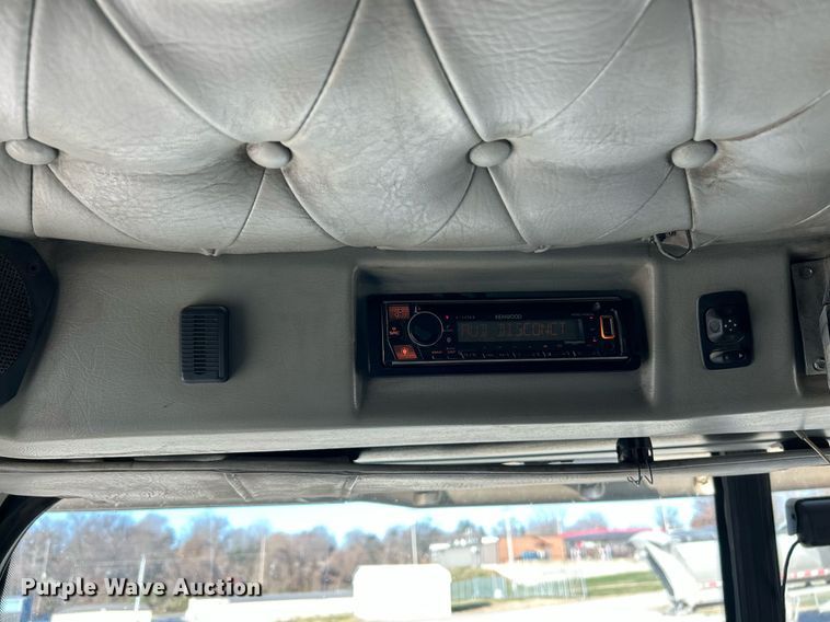 image for item NJ9636 2016 Western Star 5700XE semi truck