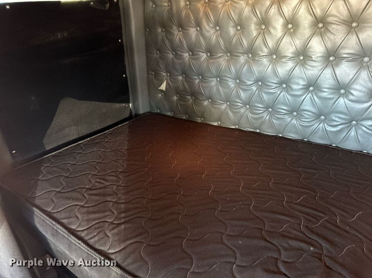 image for item NJ9636 2016 Western Star 5700XE semi truck