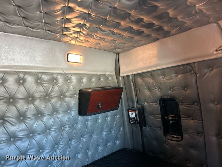 image for item NJ9636 2016 Western Star 5700XE semi truck