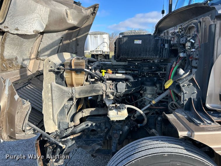 image for item NJ9636 2016 Western Star 5700XE semi truck