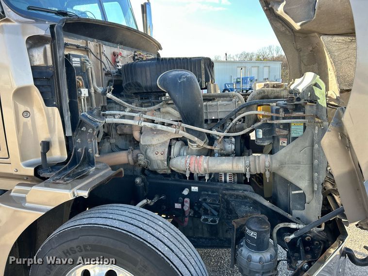 image for item NJ9636 2016 Western Star 5700XE semi truck