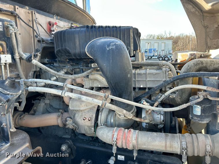 image for item NJ9636 2016 Western Star 5700XE semi truck