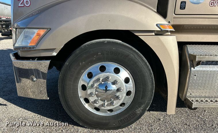 image for item NJ9636 2016 Western Star 5700XE semi truck