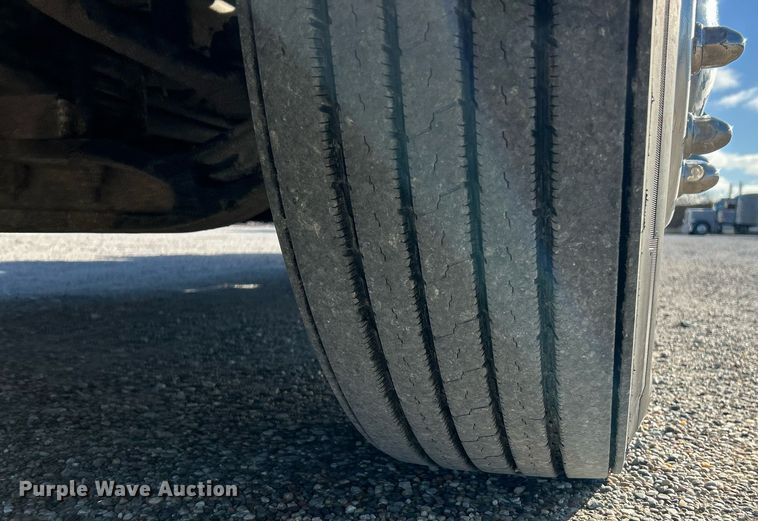 image for item NJ9636 2016 Western Star 5700XE semi truck