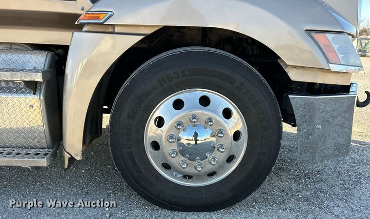 image for item NJ9636 2016 Western Star 5700XE semi truck