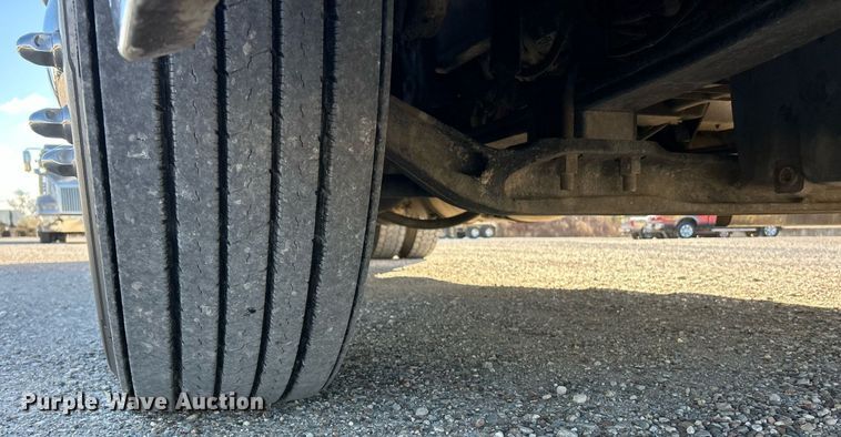 image for item NJ9636 2016 Western Star 5700XE semi truck