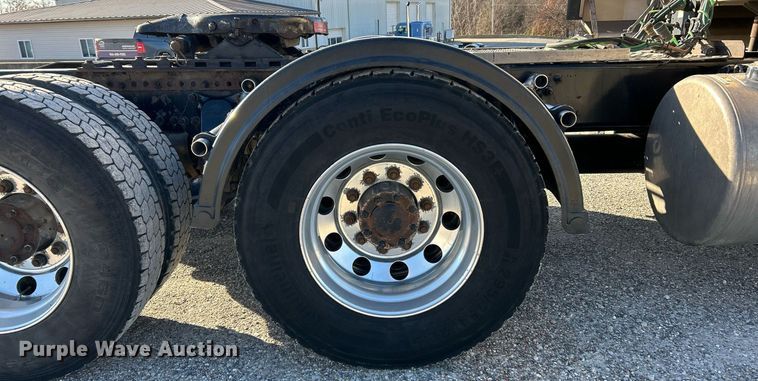 image for item NJ9636 2016 Western Star 5700XE semi truck