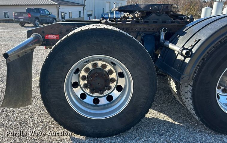 image for item NJ9636 2016 Western Star 5700XE semi truck