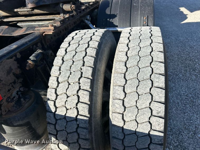 image for item NJ9636 2016 Western Star 5700XE semi truck