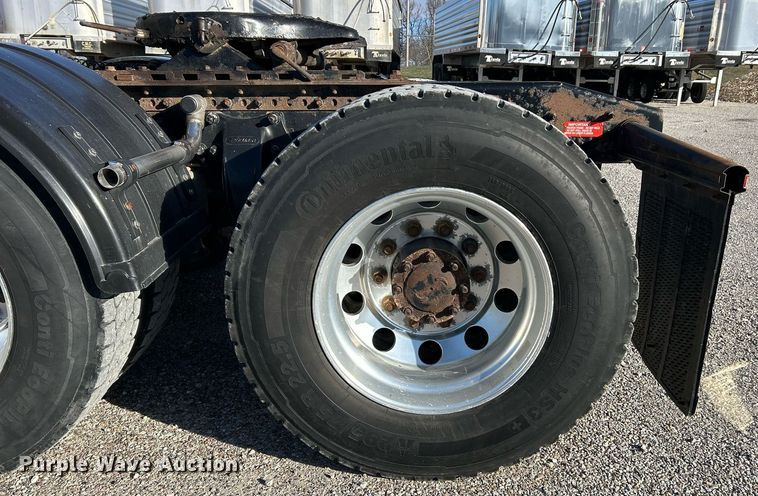 image for item NJ9636 2016 Western Star 5700XE semi truck