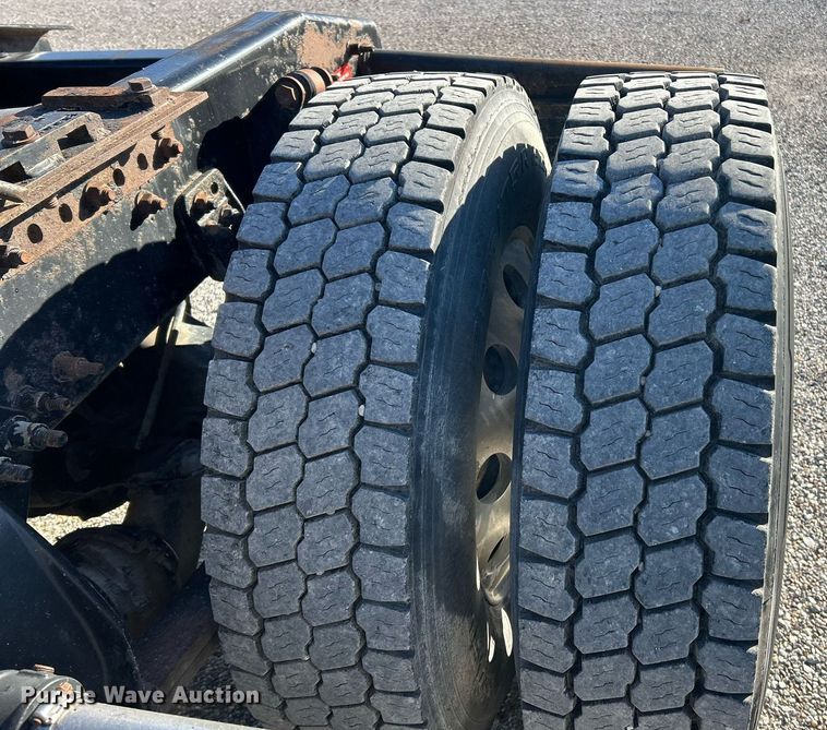 image for item NJ9636 2016 Western Star 5700XE semi truck