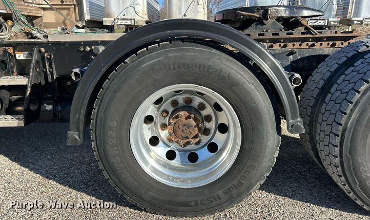 image for item NJ9636 2016 Western Star 5700XE semi truck