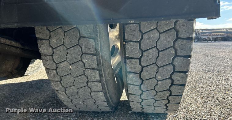 image for item NJ9636 2016 Western Star 5700XE semi truck