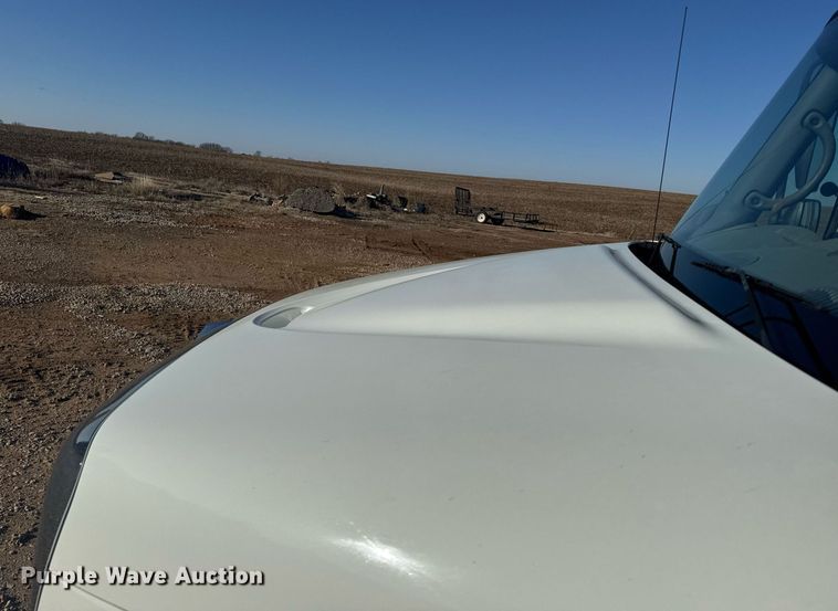 image for item NN9562 2003 International 4400 semi truck