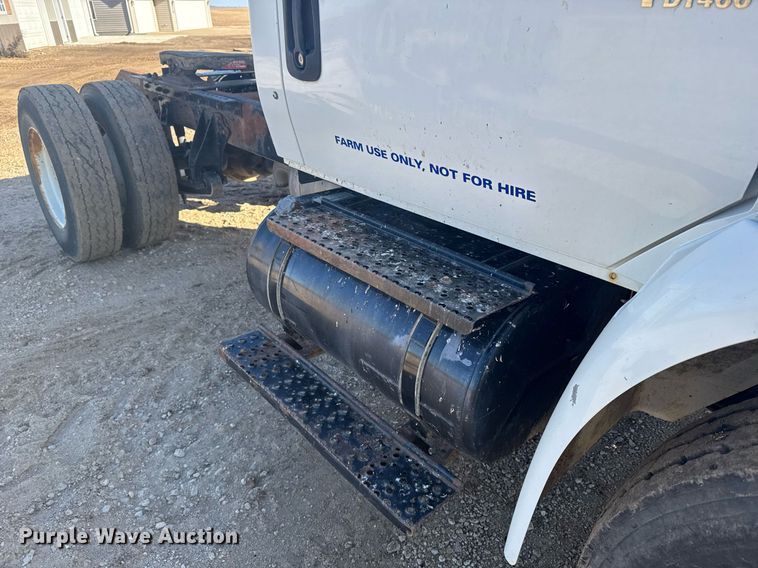 image for item NN9562 2003 International 4400 semi truck