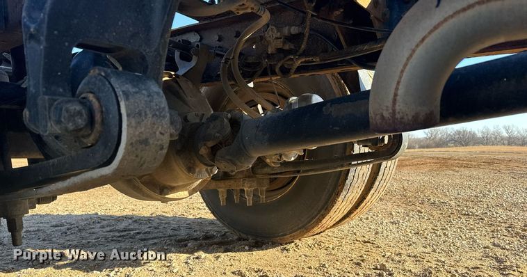 image for item NN9562 2003 International 4400 semi truck