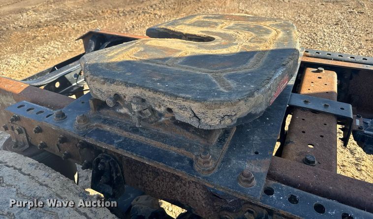 image for item NN9562 2003 International 4400 semi truck