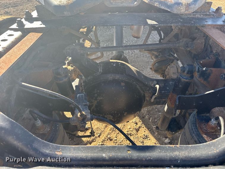 image for item NN9562 2003 International 4400 semi truck