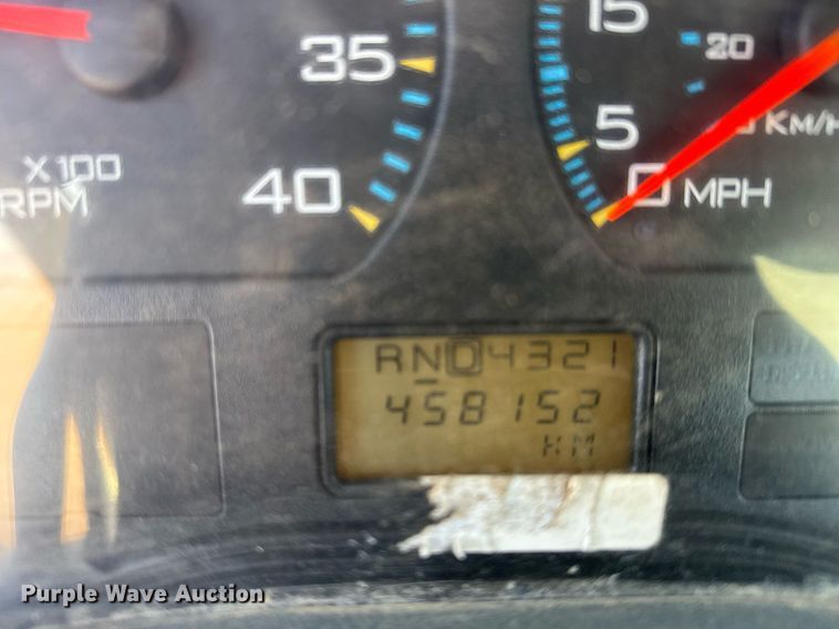 image for item NN9562 2003 International 4400 semi truck