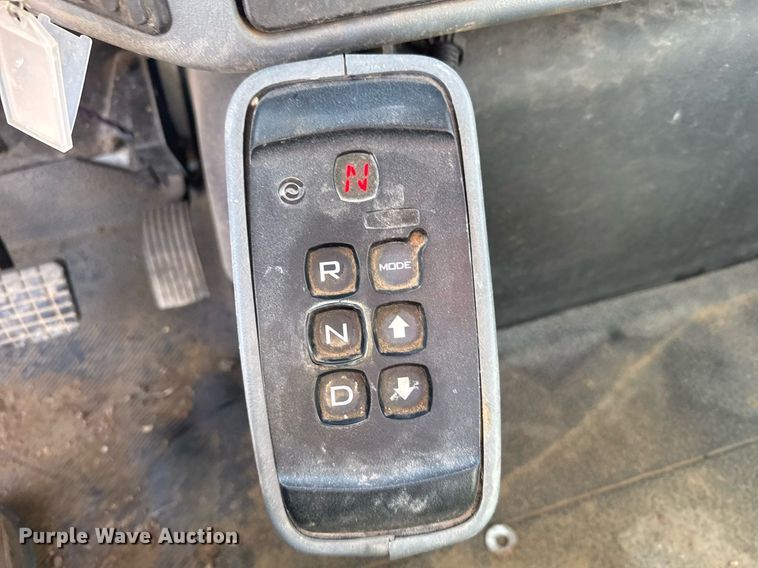 image for item NN9562 2003 International 4400 semi truck